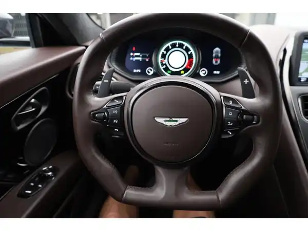 ASTON MARTIN DB11 (11/22)