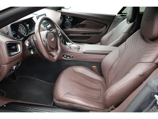 ASTON MARTIN DB11 (14/22)