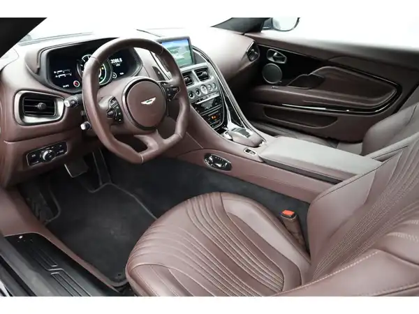 ASTON MARTIN DB11 (15/22)