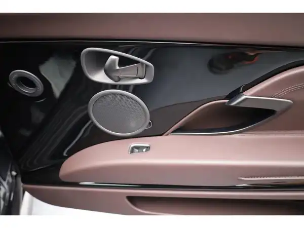 ASTON MARTIN DB11 (16/22)