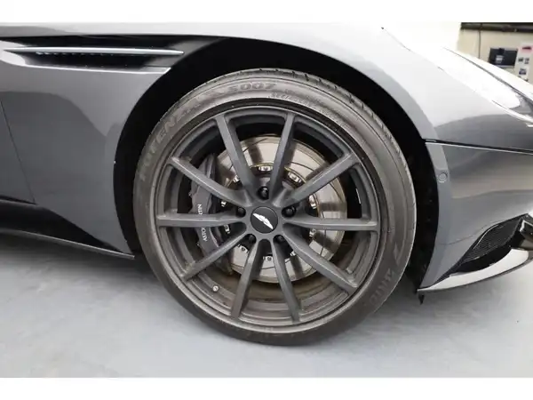 ASTON MARTIN DB11 (21/22)