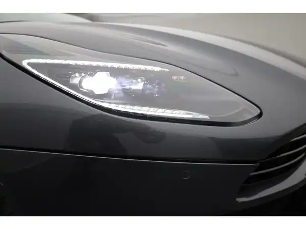 ASTON MARTIN DB11 (22/22)