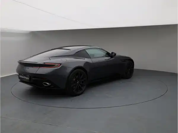 ASTON MARTIN DB11 (5/22)