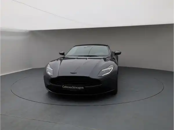 ASTON MARTIN DB11 (8/22)
