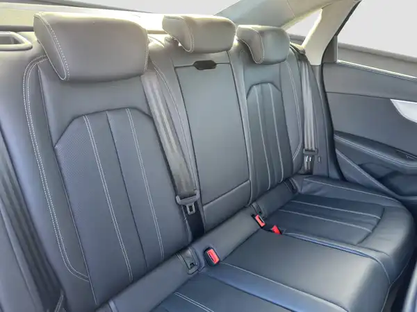 AUDI A4 LIMOUSINE (15/16)