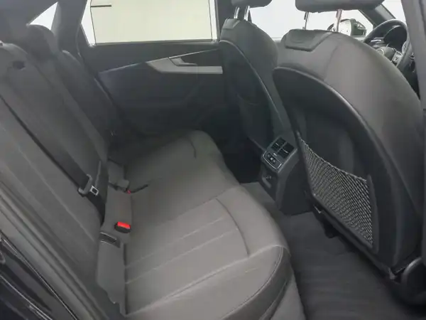 AUDI A4 LIMOUSINE (16/18)