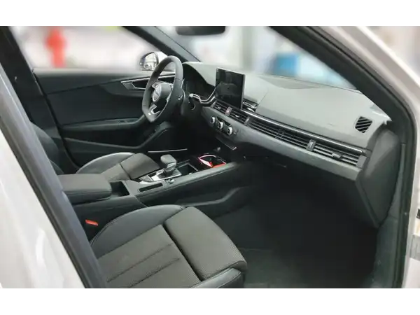 AUDI A4 LIMOUSINE (4/4)