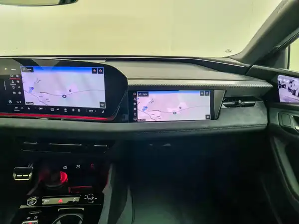 AUDI A6 E-TRON AVANT (13/20)
