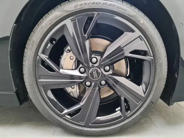 AUDI A6 E-TRON AVANT (17/20)