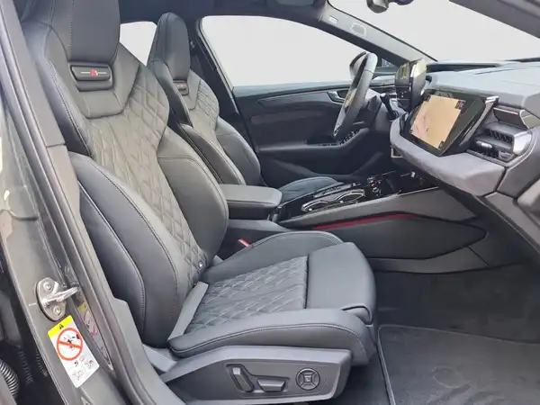 AUDI A6 LIMOUSINE (15/17)