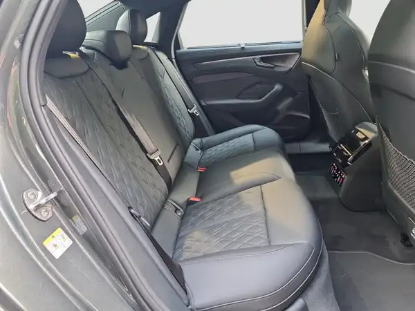 AUDI A6 LIMOUSINE (16/17)