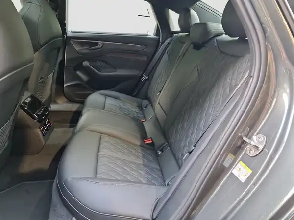 AUDI A6 LIMOUSINE (9/17)