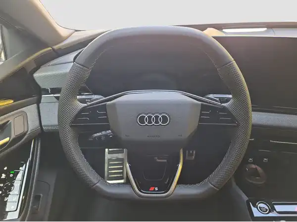 AUDI A6 E-TRON AVANT (11/16)