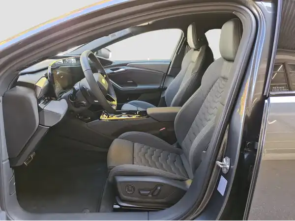 AUDI A6 E-TRON AVANT (8/16)