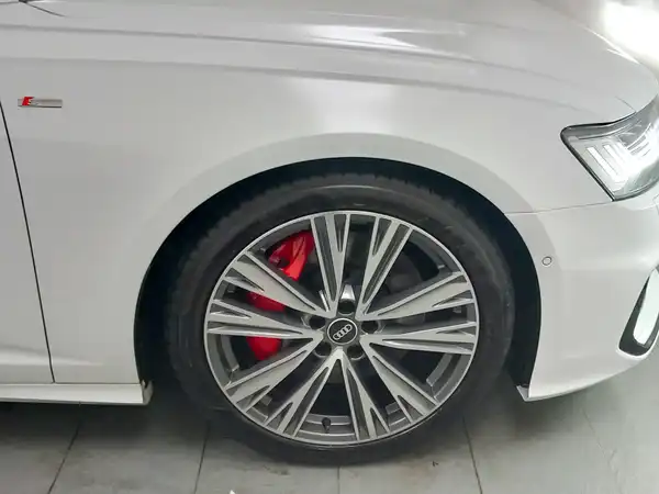 AUDI A6 AVANT (16/19)