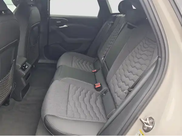 AUDI A6 E-TRON AVANT (9/16)