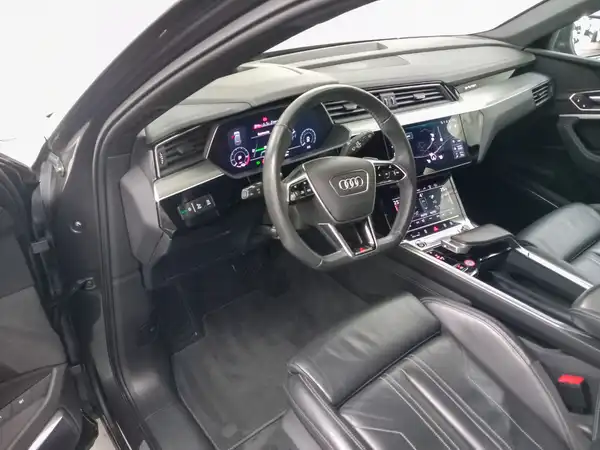 AUDI E-TRON (8/21)