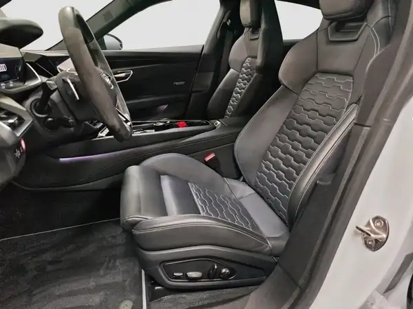AUDI E-TRON GT (8/17)