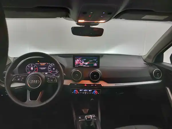 AUDI Q2 (11/15)