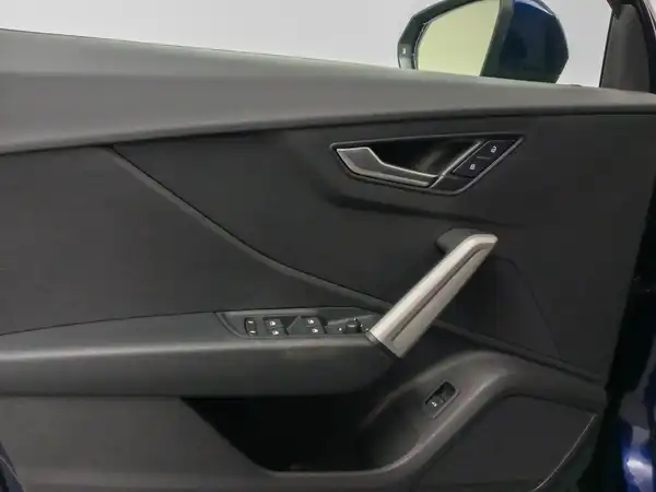 AUDI Q2 (9/15)