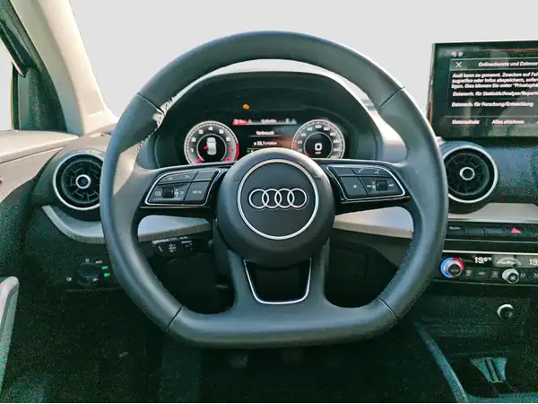 AUDI Q2 (11/16)