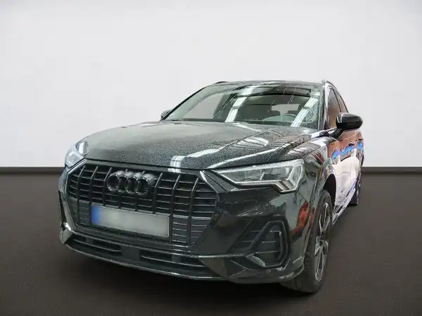 AUDI Q3 (1/4)