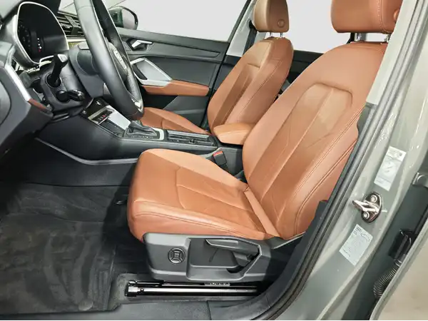 AUDI Q3 (8/16)