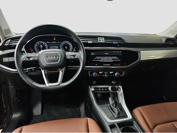 AUDI Q3 (10/16)