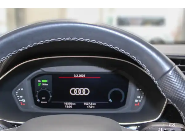 AUDI Q3 (11/16)