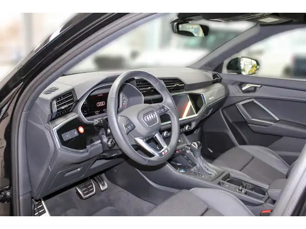 AUDI Q3 (9/16)