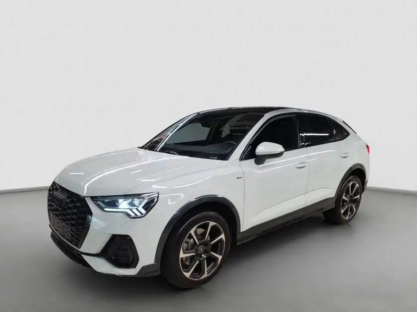 AUDI Q3 SPORTBACK (1/4)