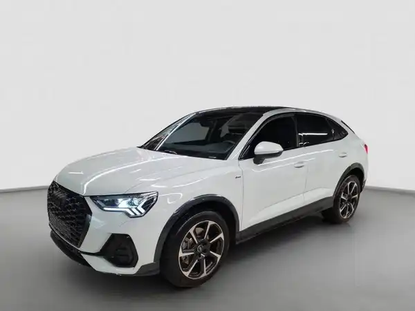 AUDI Q3 SPORTBACK (1/4)