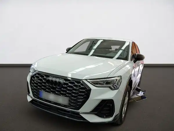 AUDI Q3 SPORTBACK (1/4)