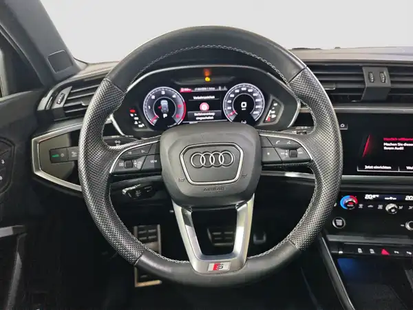 AUDI Q3 (11/16)