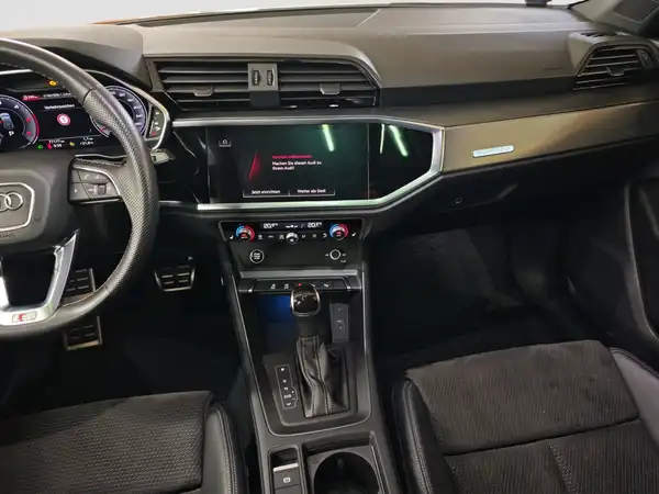 AUDI Q3 (12/16)