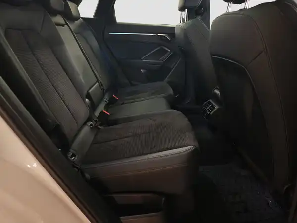 AUDI Q3 (15/16)