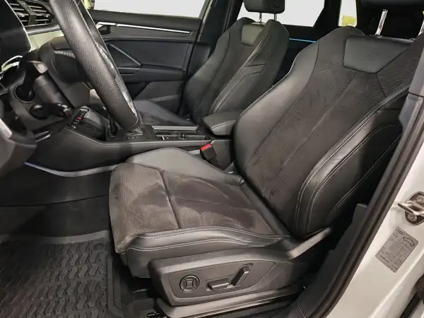 AUDI Q3 (8/16)