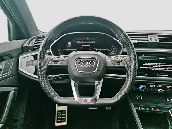 AUDI Q3 (11/16)