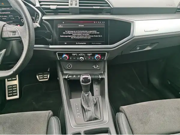 AUDI Q3 (12/16)