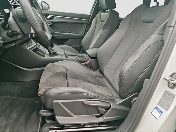 AUDI Q3 (8/16)