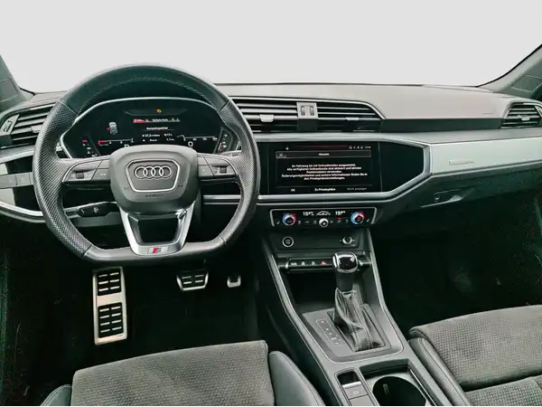 AUDI Q3 (10/16)