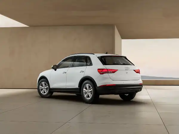 Audi Q3 SUV (2/3)