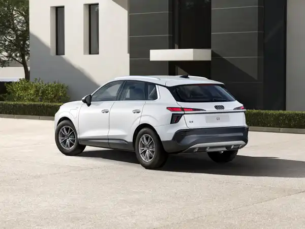 Audi Q3 SUV e-hybrid (2/3)