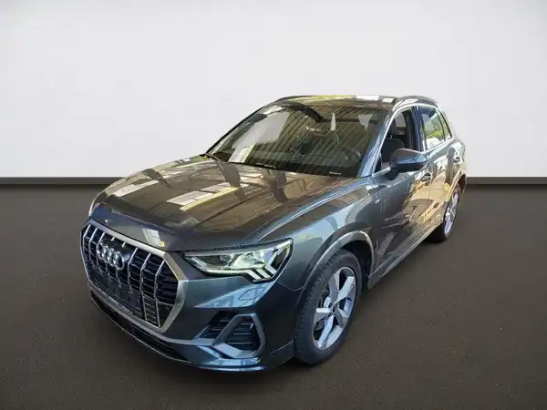 AUDI Q3 (1/4)