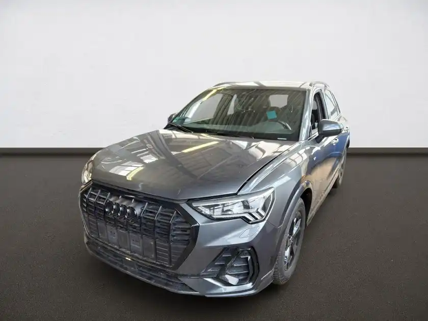 AUDI Q3 (1/4)