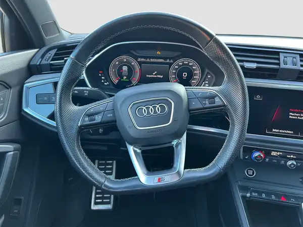 AUDI Q3 (11/16)