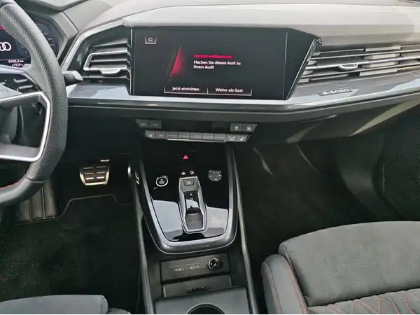 AUDI Q4 E-TRON (12/16)