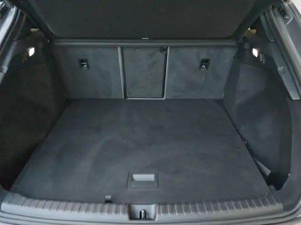 AUDI Q4 E-TRON (13/16)