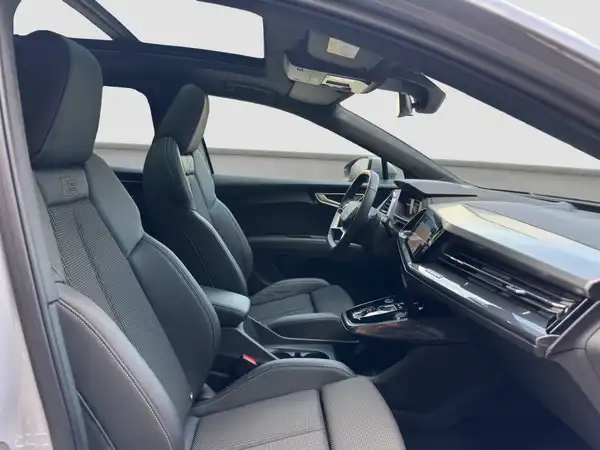AUDI Q4 E-TRON (15/17)