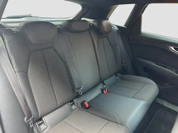 AUDI Q4 E-TRON (16/17)